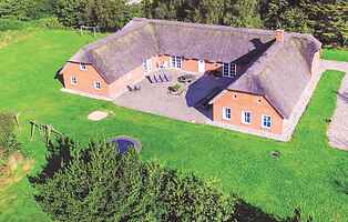 Charmantes Poolhaus mit Spielraum und Spa