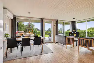 Ferienhaus mit Whirlpool in ruhiger Natur