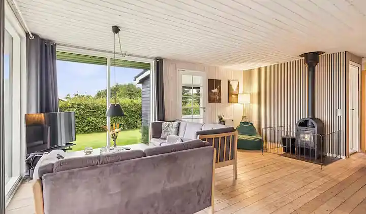 Ferienhaus mit Whirlpool in ruhiger Natur