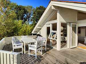 Roligt sommerhus tæt på natur, vand og udsigt