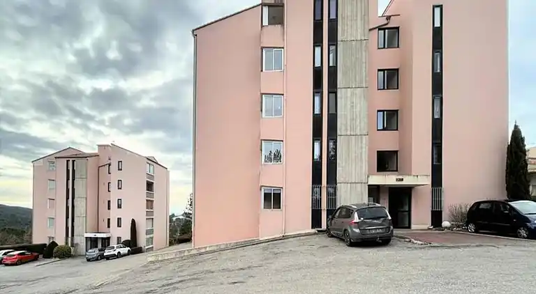 Apartment in Gréoux-les-Bains