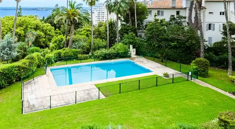 Apartment in Californie Pézou