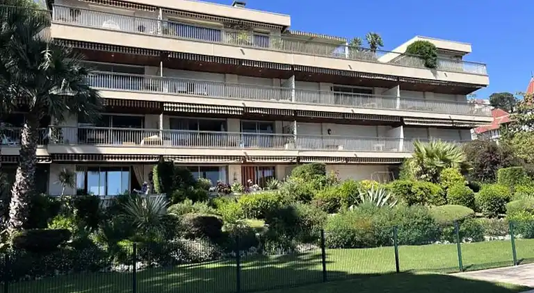 Apartment in Californie Pézou