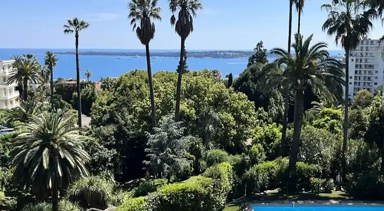 Apartment in Californie Pézou