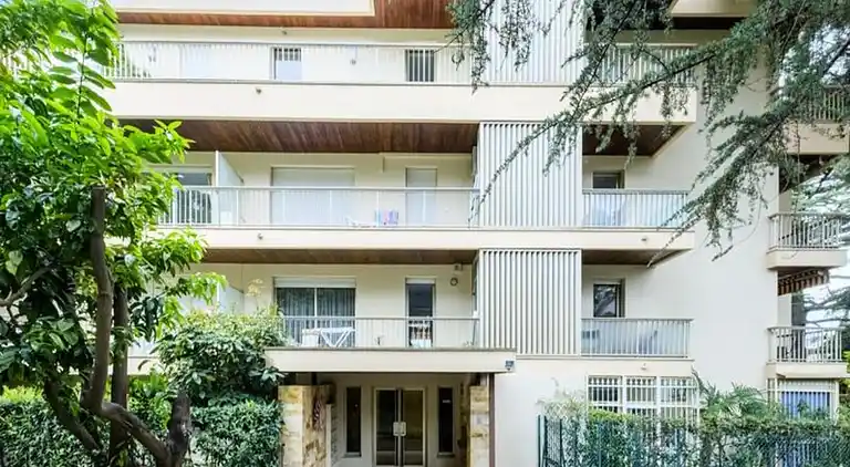 Apartment in Californie Pézou