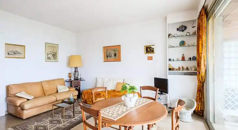 Apartment in Californie Pézou