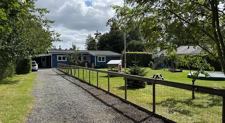Familievenligt sommerhus nær skov og slot