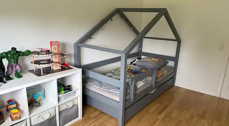 Familievenligt sommerhus nær skov og slot