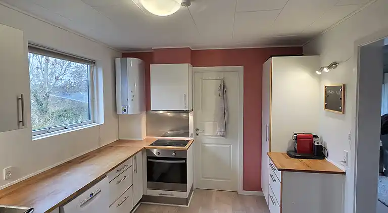 Hyggeligt Sommerhus med Fjordudsigt