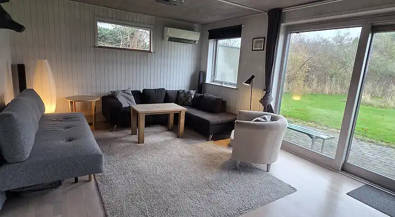 Hyggeligt Sommerhus med Fjordudsigt