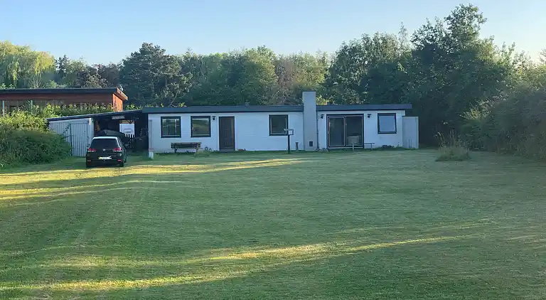 Hyggeligt Sommerhus med Fjordudsigt