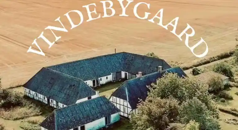 Idyllischer Hof von 1857 in Langelands Natur