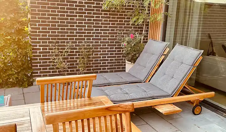 Lys og moderne feriebolig nær strand og skov