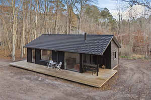 Nybygd og lyst feriehus nær stranden
