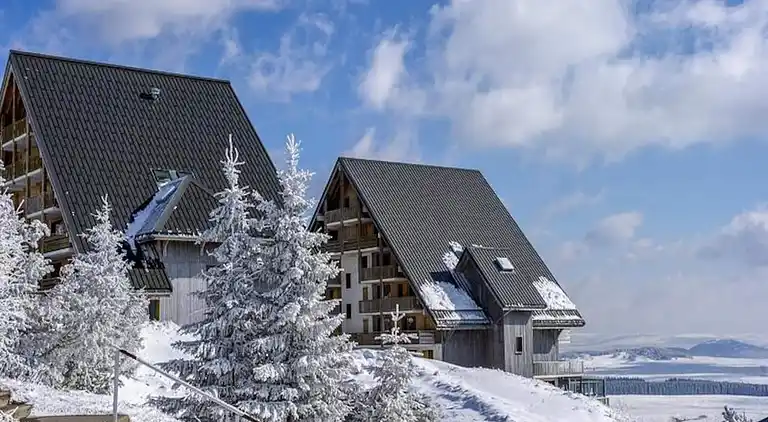 Apartment in Compains