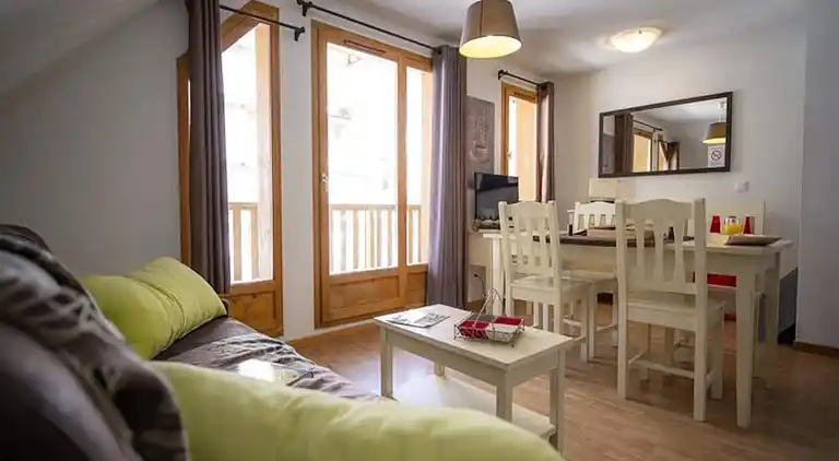 Apartment in Compains