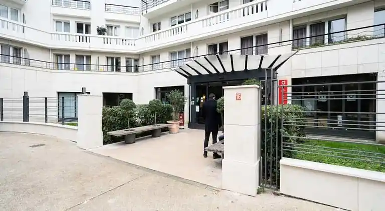 Apartment in Issy-les-Moulineaux