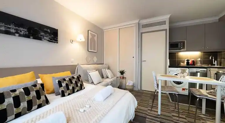 Apartment in Issy-les-Moulineaux