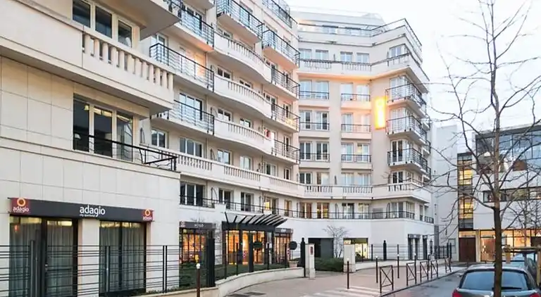 Apartment in Issy-les-Moulineaux