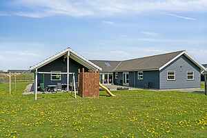 Family-friendly vacation home w/ waterpark & spa