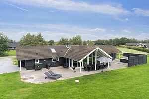 Sommerhus ved Marielyst med pool, spa og sauna