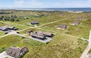 Poolhus nära Søndervig med vattenland och bastu