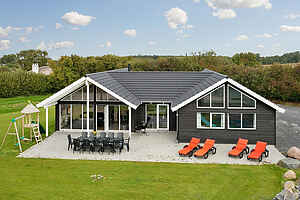 Poolhaus mit Wasserpark & Freizeitraum bei Bogense