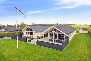 Luksus poolhus nær Bogense med aktivitetsrom