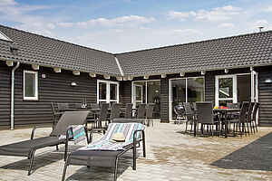 Stort sommerhus med wellness, pool og aktiviteter