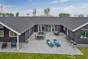 Romslig sommerhus ved Olpenitz med pool