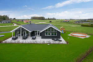 Sommerhus til 18 personer nær Faaborg med pool