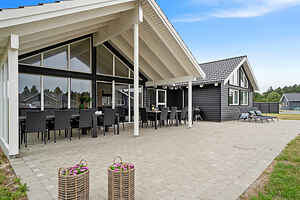 Stor semesterbostad med pool & spa