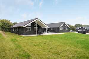 Geräumiges Ferienhaus mit Pool, Spa & Aktivitäten