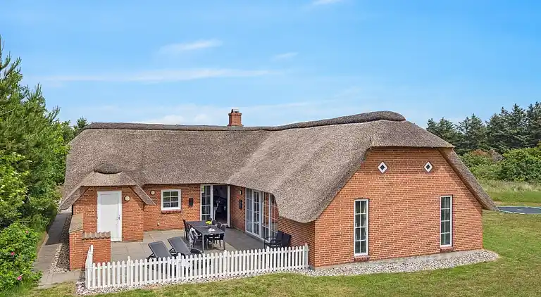 Geräumiges Ferienhaus für 12 mit Pool & Spa