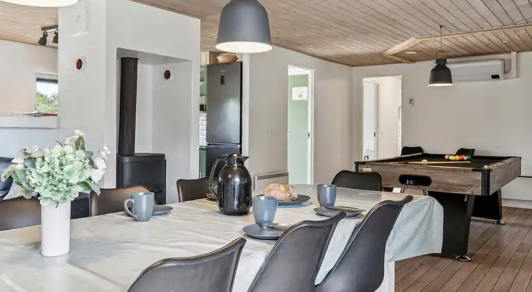 Geräumiges Ferienhaus für 12 mit Pool & Spa