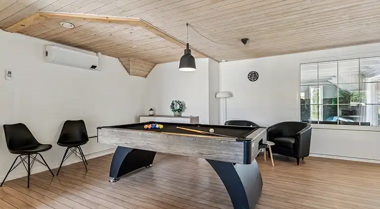 Geräumiges Ferienhaus für 12 mit Pool & Spa