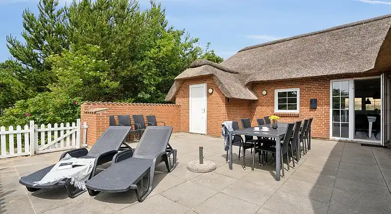 Geräumiges Ferienhaus für 12 mit Pool & Spa