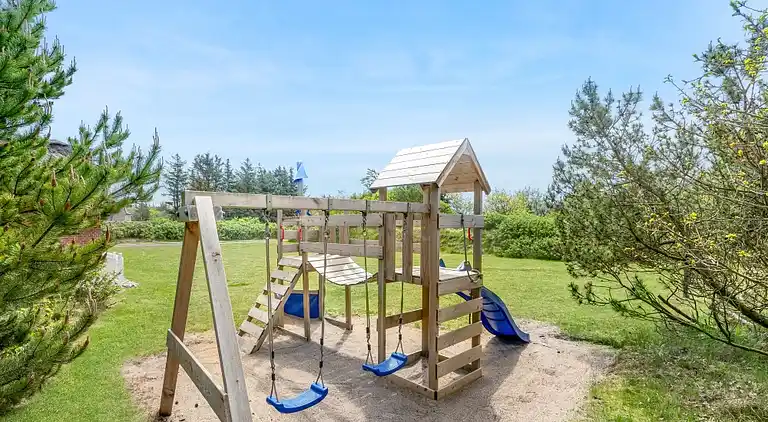 Geräumiges Ferienhaus für 12 mit Pool & Spa