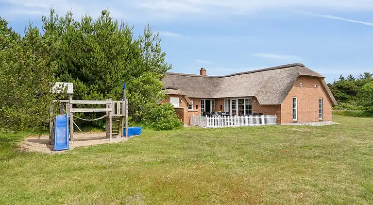 Geräumiges Ferienhaus für 12 mit Pool & Spa