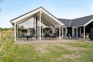 Summer house with pool, spa & activity room