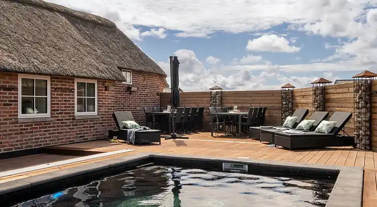 Luxus-Ferienhaus an der Nordsee mit Pool