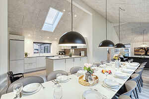 Großes Poolhaus mit Spa, Sauna & Spielraum