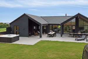 Luksuriøst poolhus til 16 ved Skåstrup Strand