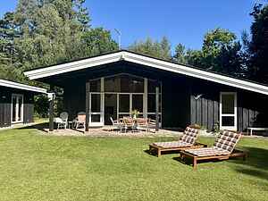 Idyllisk sommerhus i smukkeste natur
