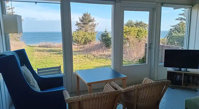 Hyggeligt sommerhus med havudsigt