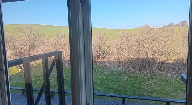 Hyggeligt sommerhus med havudsigt