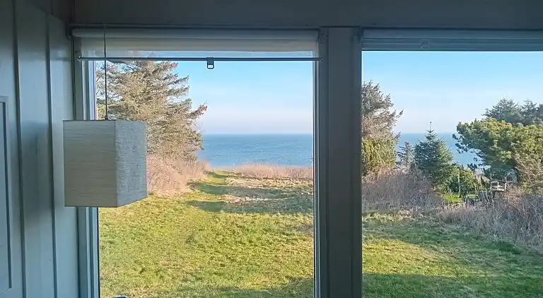 Hyggeligt sommerhus med havudsigt
