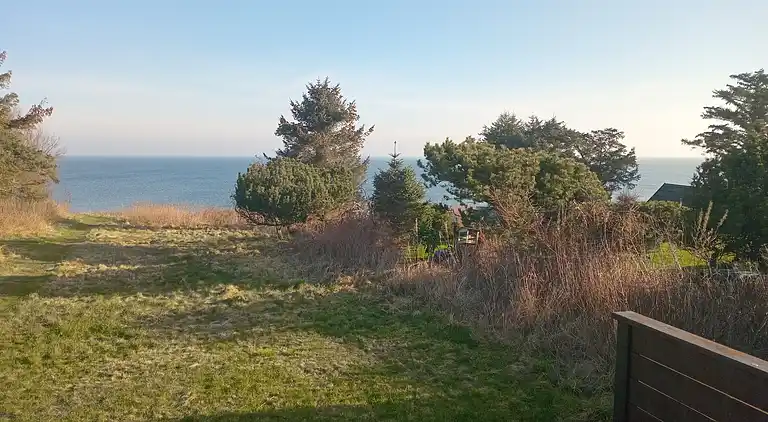 Hyggeligt sommerhus med havudsigt