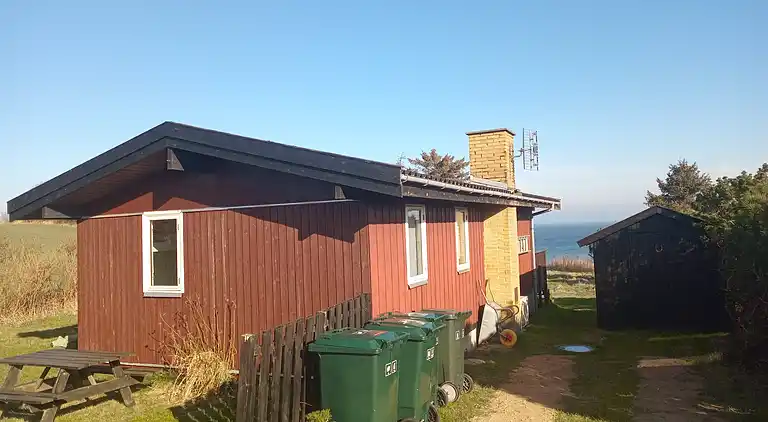 Hyggeligt sommerhus med havudsigt