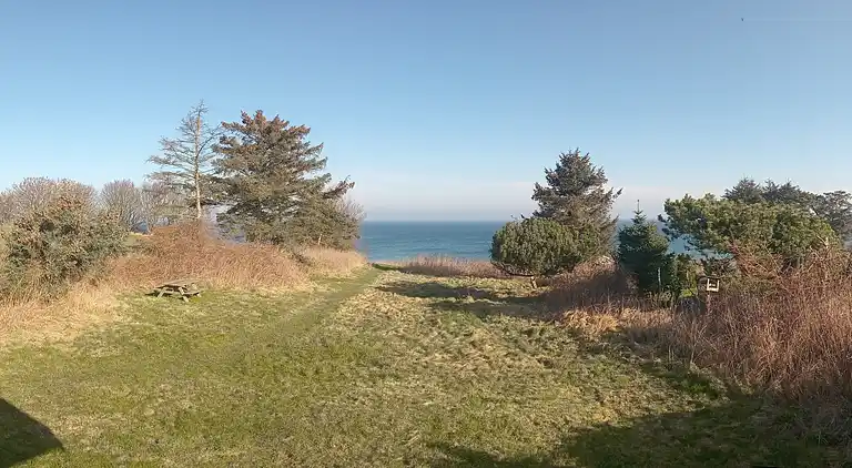 Hyggeligt sommerhus med havudsigt